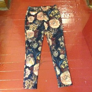 Abercrombie & Fitch Floral Neoprene Leggings